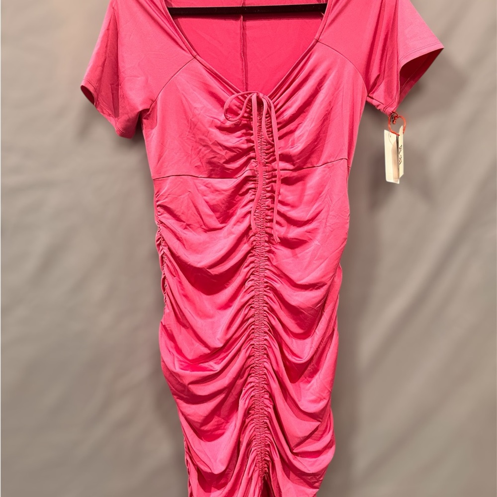Chic Fuchsia Ruched Midi Dress